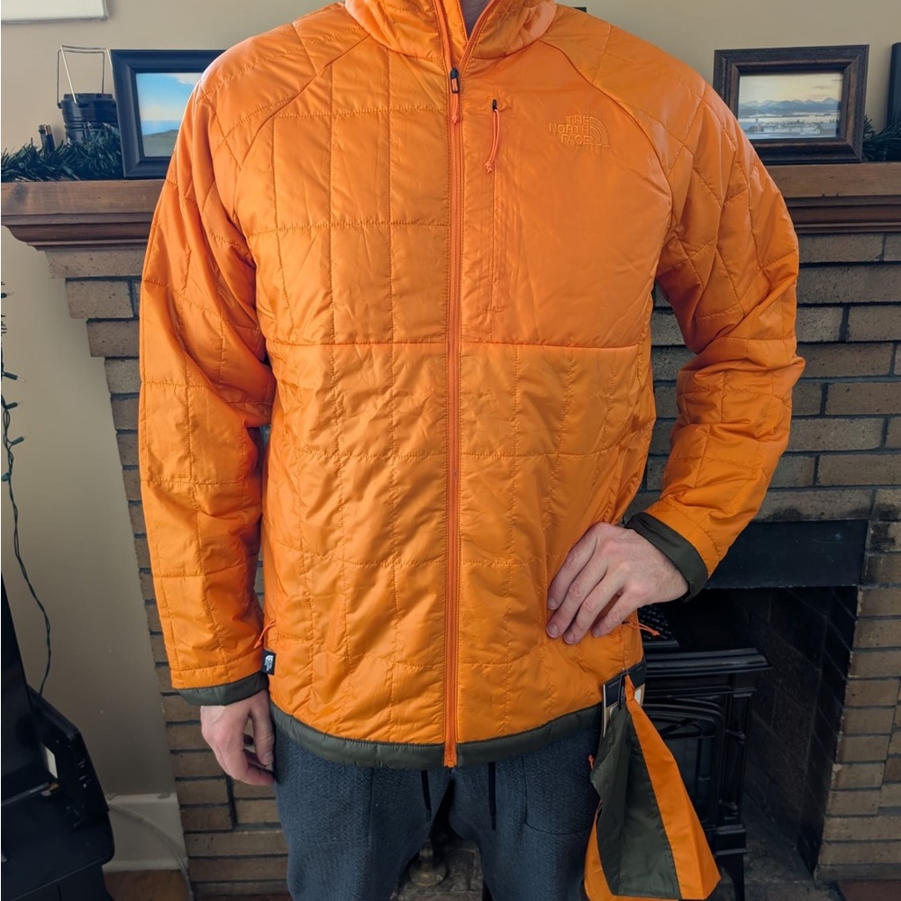 The North Face Circaloft full zip Jacket in Mandarin/New Taupe Green Large